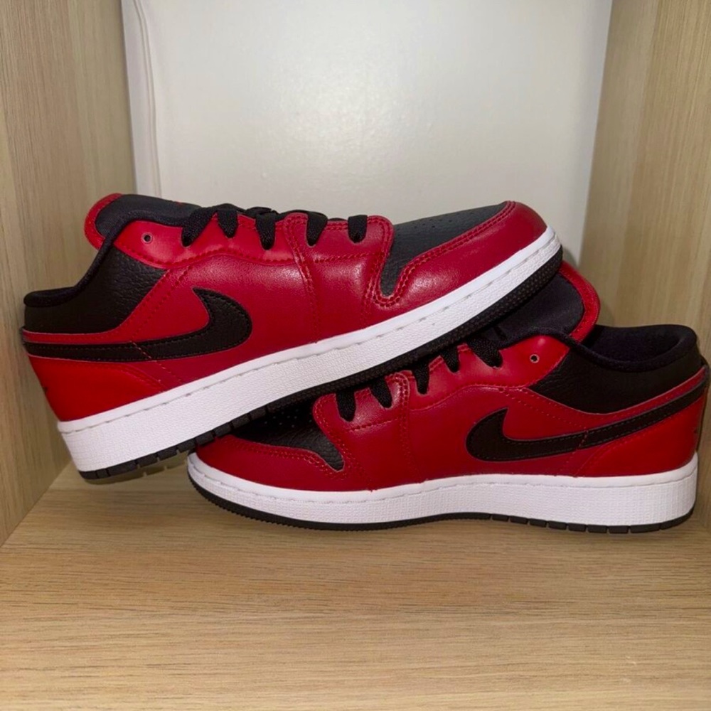 NEW Nike Air Jordan 1 Low GS 'Reverse Bred' 553560-605 Women 7/5.5Y Christmas
